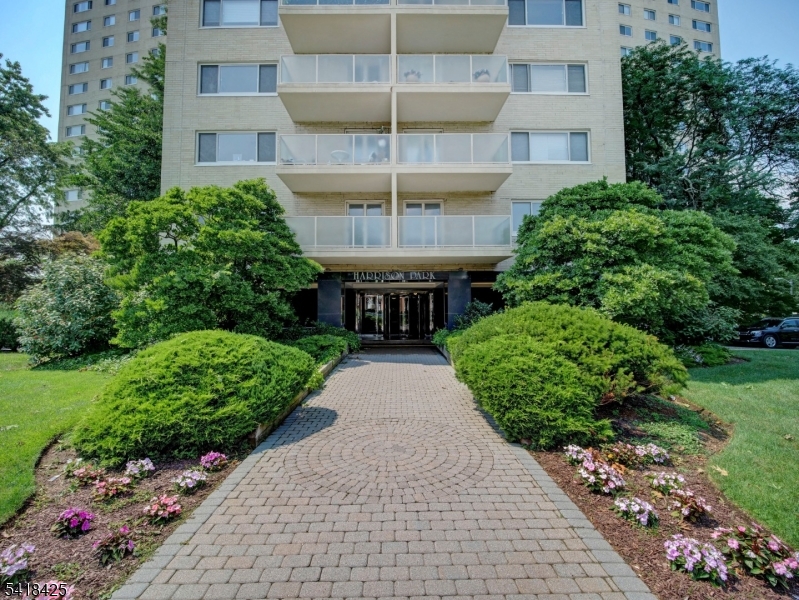 Harrison Park Towers - Residential