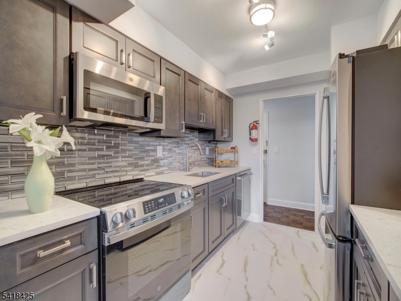Harrison Park Towers - Residential