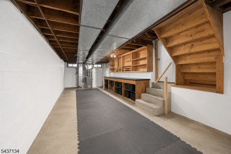 Holmes Oval - Residential