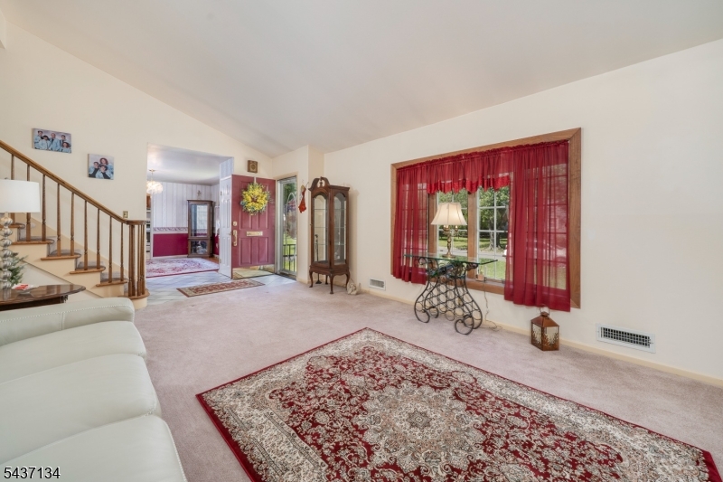 Holmes Oval - Residential