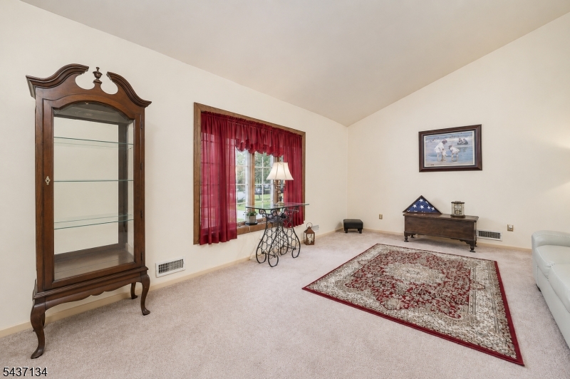 Holmes Oval - Residential