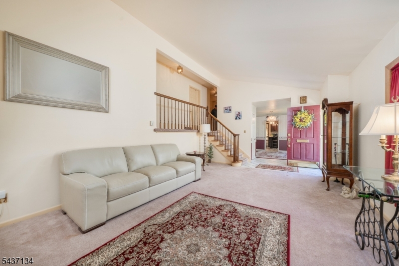 Holmes Oval - Residential
