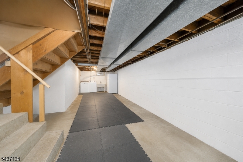 Holmes Oval - Residential