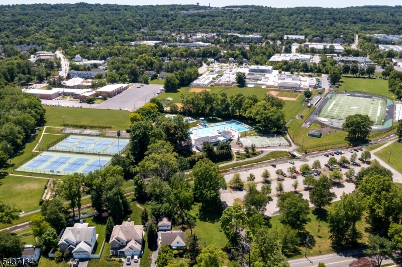 Holmes Oval - Residential