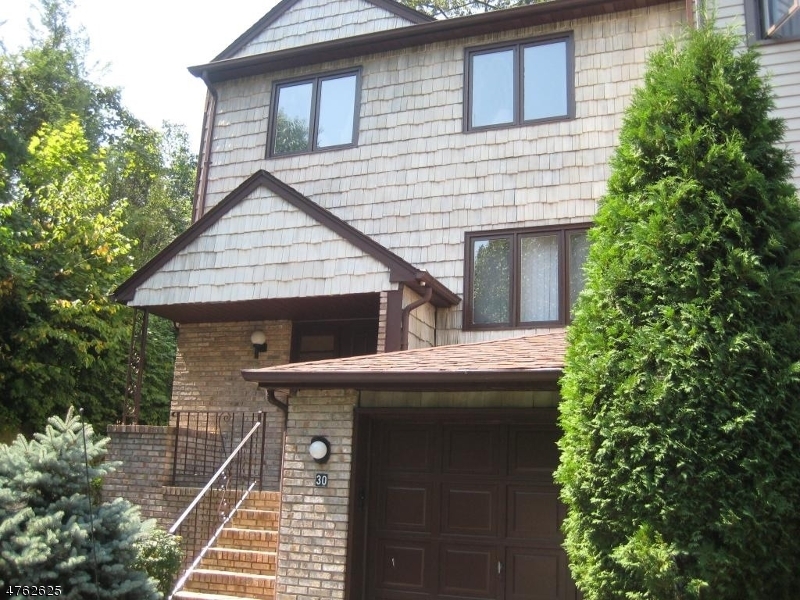 3 bedroom end unit with great room, newer windows. Fireplace in living room, newer carpet, some hardwood floors, Enlarged deck , Great room sizes. Full finished basement with half bath. Littleton School system. To show is to rent. Builders unit.