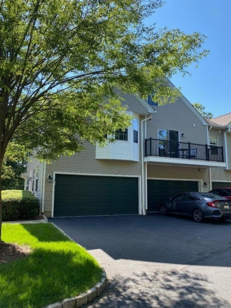 Beautifully maintained Four Oaks Model end-unit w/ loft in The Hills of Bedminster.  Open kitchen features granite countertops, newer SS appliances and sliding doors leading to balcony. Bright and open living room with recessed lighting and HW floors.  Master bedroom has WIC and full bath with double sinks.  Spacious multi-use loft overlooks main level and has updated full bath.  Updated floors and carpets, newer HVAC and HWH.  Fantastic opportunity to own in this desirable neighborhood with Blue Ribbon schools just minutes to Routes 202, 206, 287, 78, train station, retail and dining.