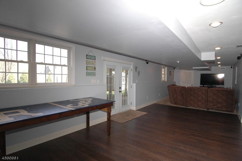 POETS PEAK - Residential