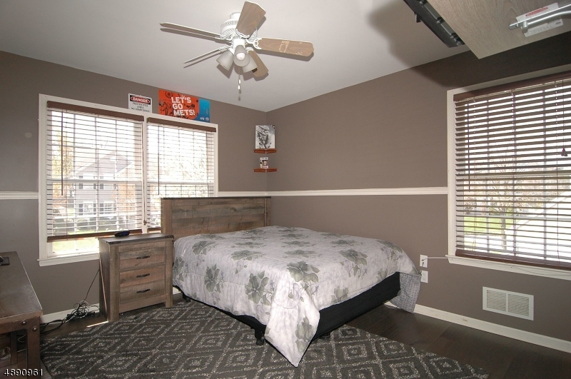 POETS PEAK - Residential