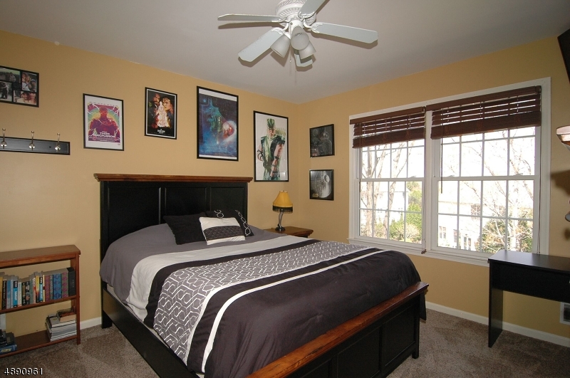 POETS PEAK - Residential