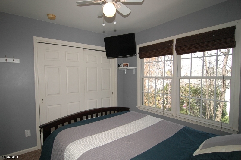 POETS PEAK - Residential