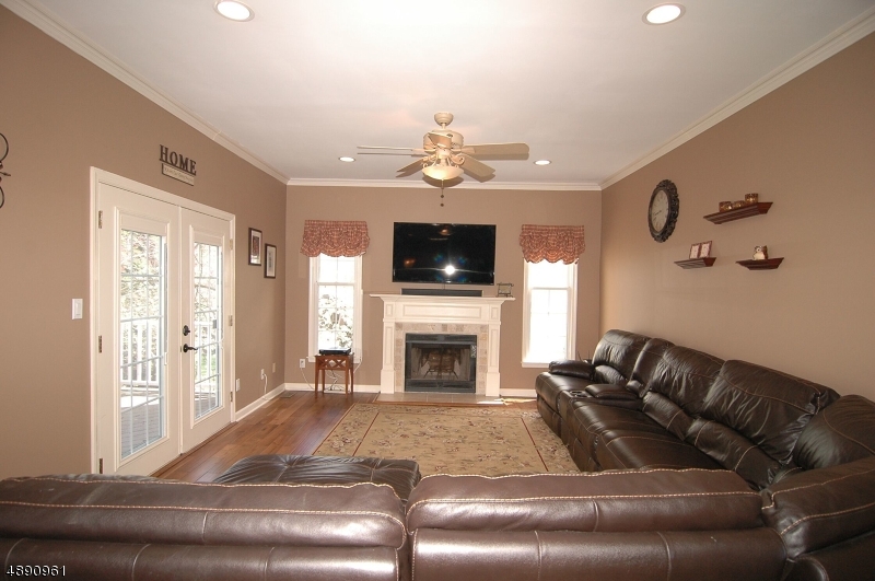 POETS PEAK - Residential