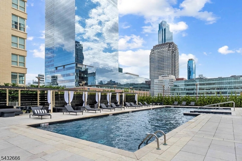 Trump Plaza - Residential