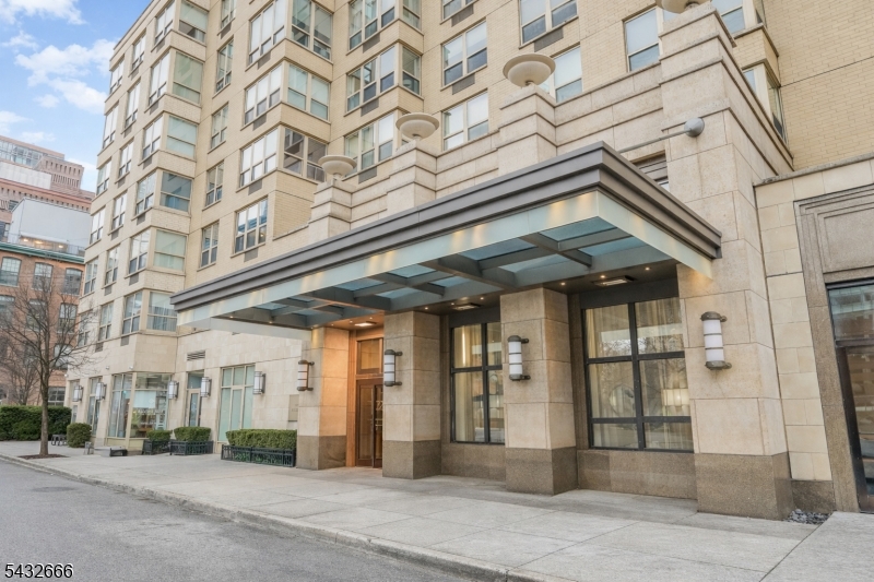 Trump Plaza - Residential