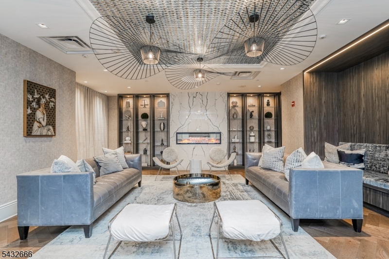 Trump Plaza - Residential