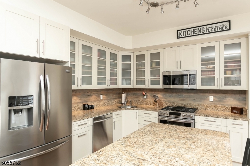 SEASONS GLENN - Residential