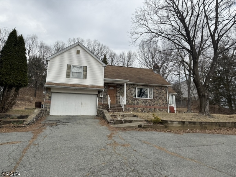 great home on property for mix-use professional use on a Acre with lots of parking available Don't miss this opportunity to make this into your business great locationBeing Sold As IS