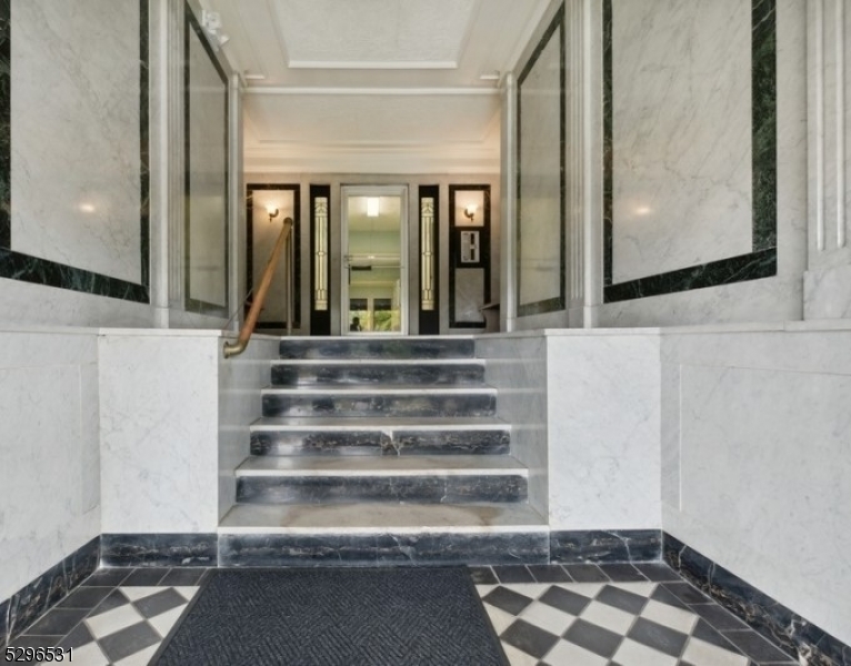 Downtown - Residential Lease