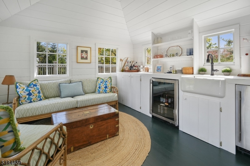 1/2 Mile to Town - Residential