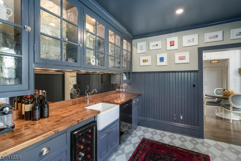 1/2 Mile to Town - Residential