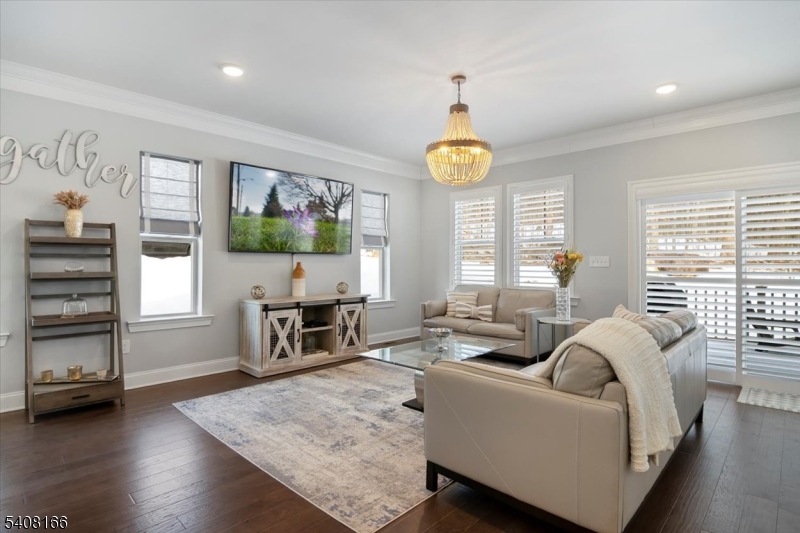 ENCLAVE AT MT LAKES - Residential