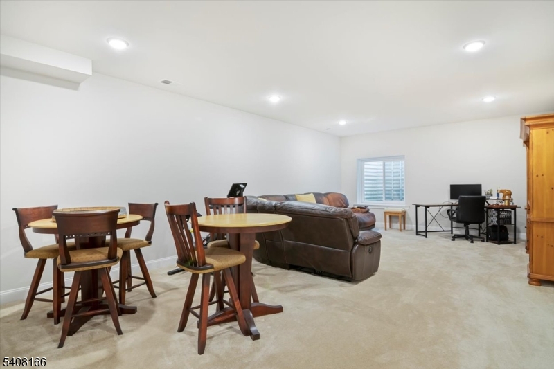 ENCLAVE AT MT LAKES - Residential