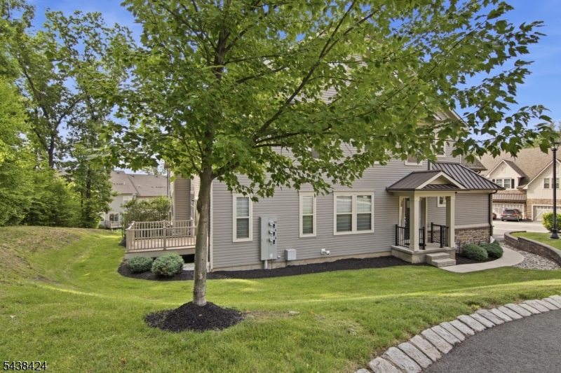 ENCLAVE AT MT LAKES - Residential