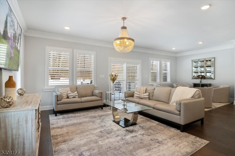 ENCLAVE AT MT LAKES - Residential