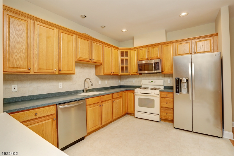 Mazdabrook - Residential Lease