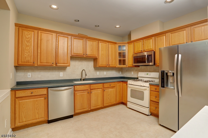 Mazdabrook - Residential Lease