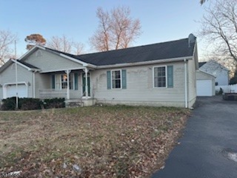 Great Home. Conveniently Located. 3 Bedrooms, 2 Baths, Fenced Yard, Deck.