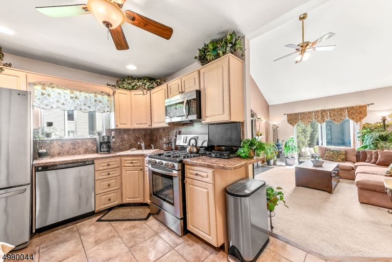 CASTLE RIDGE - Residential