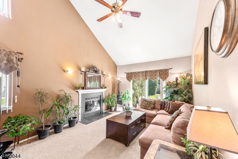 CASTLE RIDGE - Residential