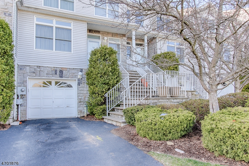 Grand Tulip model with bonus great room in desirable Glenmont Commons.