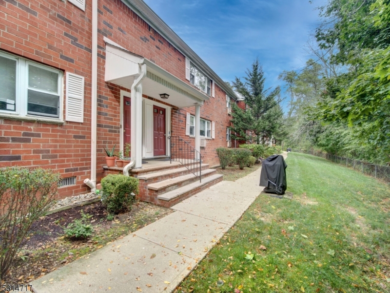 2 BEDROOM, SECOND FLOOR UNIT IN ONE OF THE MOST QUIET BUILDINGS!  FRESHLY PAINTED; NEW CARPETING THROUGHOUT. ENJOY ALL OF THE AMENITIES OF THE MOUNTAIN CLUB; PRIVATE POOL, CLUBHOUSE, GYM & TENNIS COURTS. ADDITIONAL STORAGE IN BUILDING ALONG WITH COIN LAUNDRY! GAS, HEAT & HOT WATER INCLUDED; ALL YOU PAY FOR IS ELECTRIC AND CABLE / INTERNET. GARAGE MAY BE AVAILABLE FOR EXTRA $40/MONTH. SUPER CLOSE TO ALL MAJOR HIGHWAYS & MORRIS PLAINS TRAIN STATION ABOUT ONE MILE AWAY.