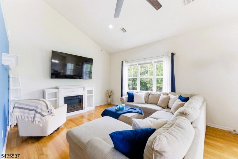 Condo/Coop/Townhouse - Residential