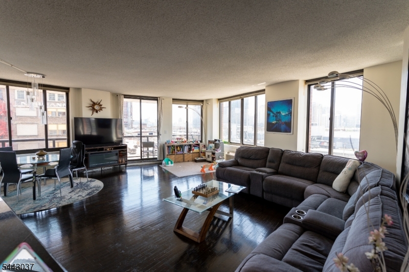 Observer Plaza - Residential