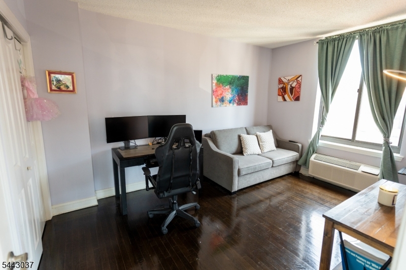 Observer Plaza - Residential