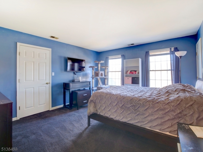 POETS PEAK - Residential