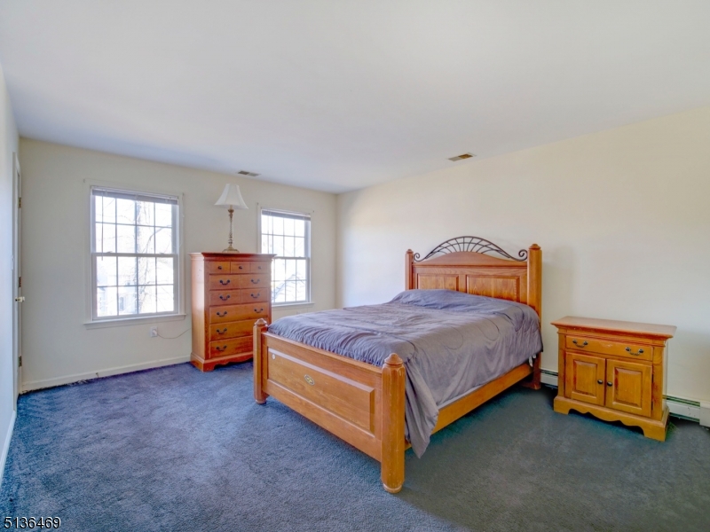 POETS PEAK - Residential