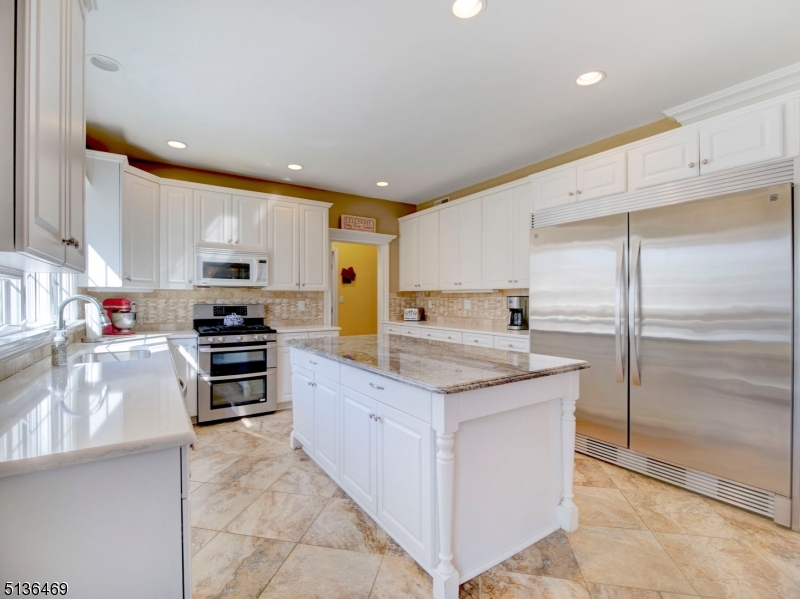 POETS PEAK - Residential