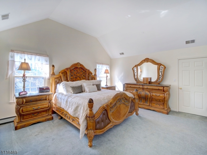 POETS PEAK - Residential