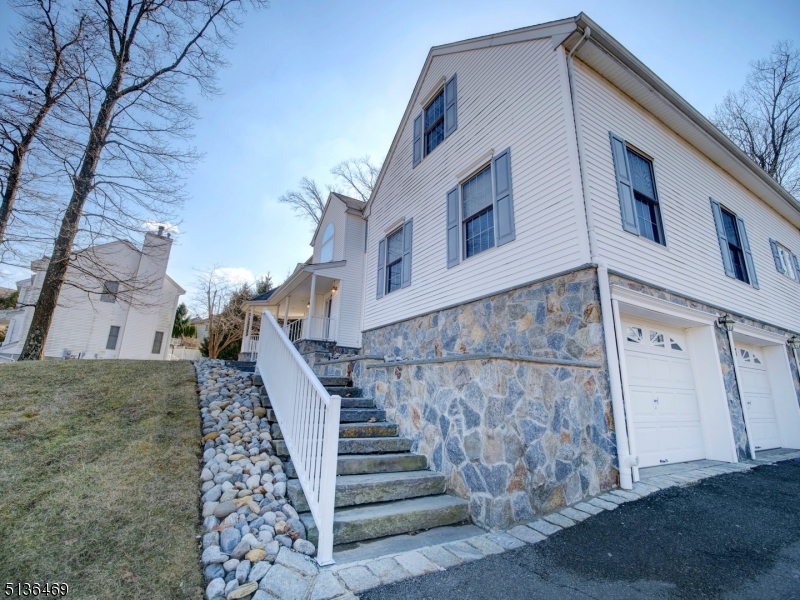 POETS PEAK - Residential
