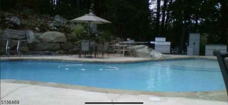 POETS PEAK - Residential