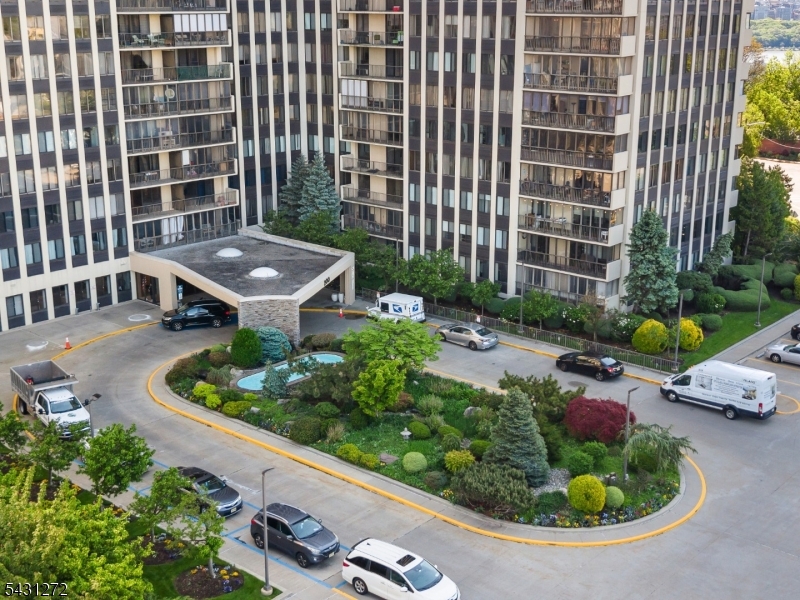 Winston Towers 200 - Residential