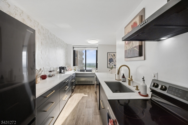 Winston Towers 200 - Residential