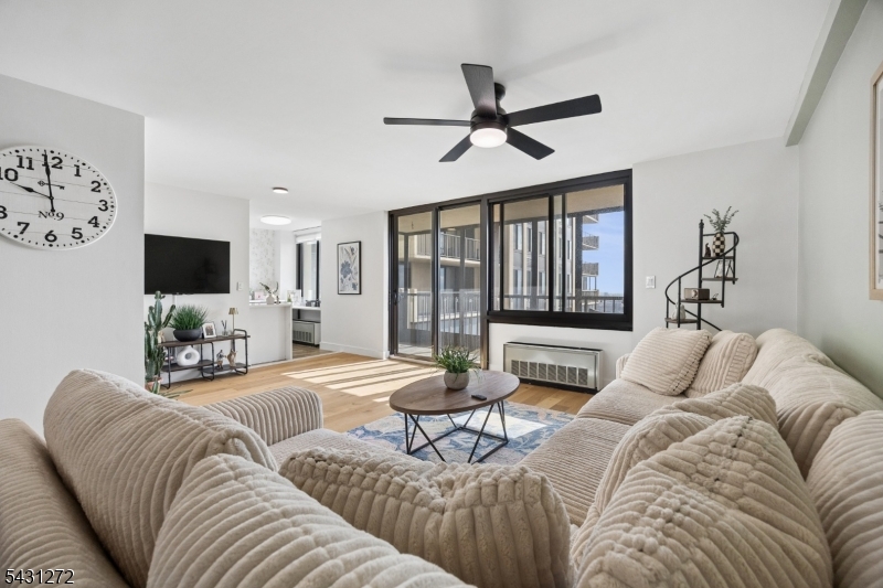 Winston Towers 200 - Residential