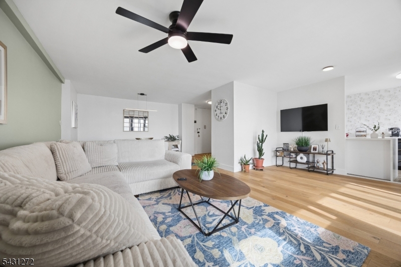 Winston Towers 200 - Residential