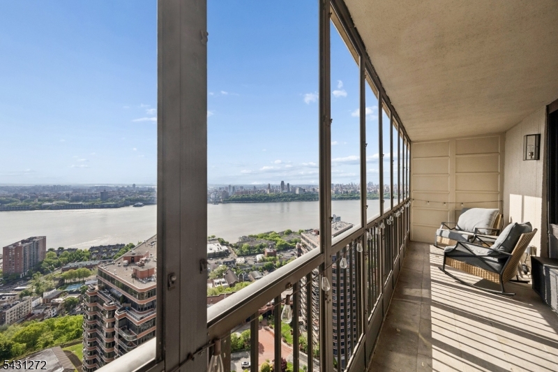 Winston Towers 200 - Residential