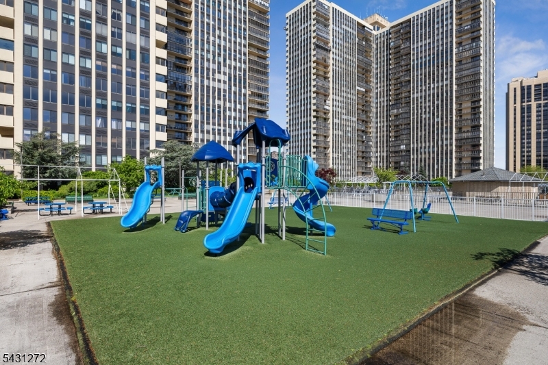 Winston Towers 200 - Residential