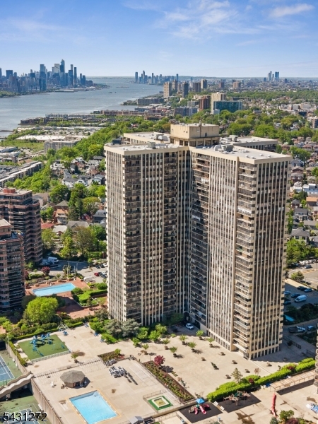 Winston Towers 200 - Residential